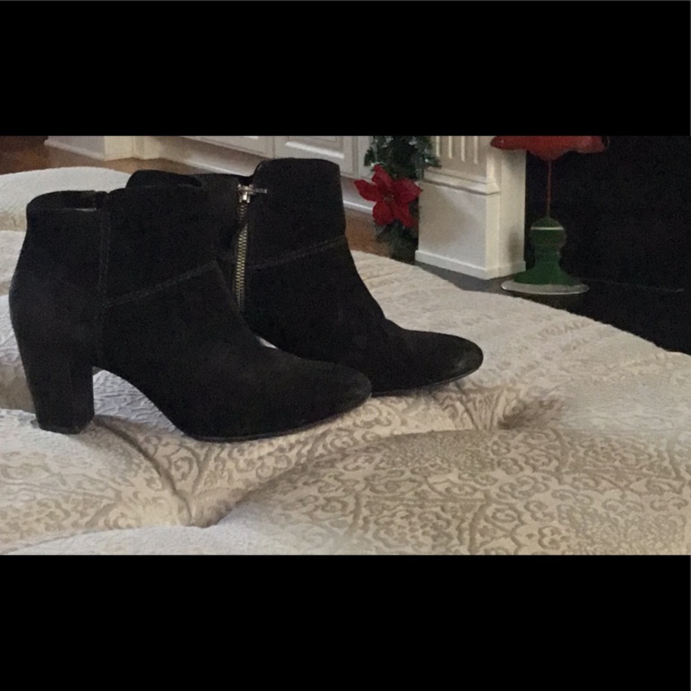 Beautiful Johnston & Murphy black suede ankle boots.